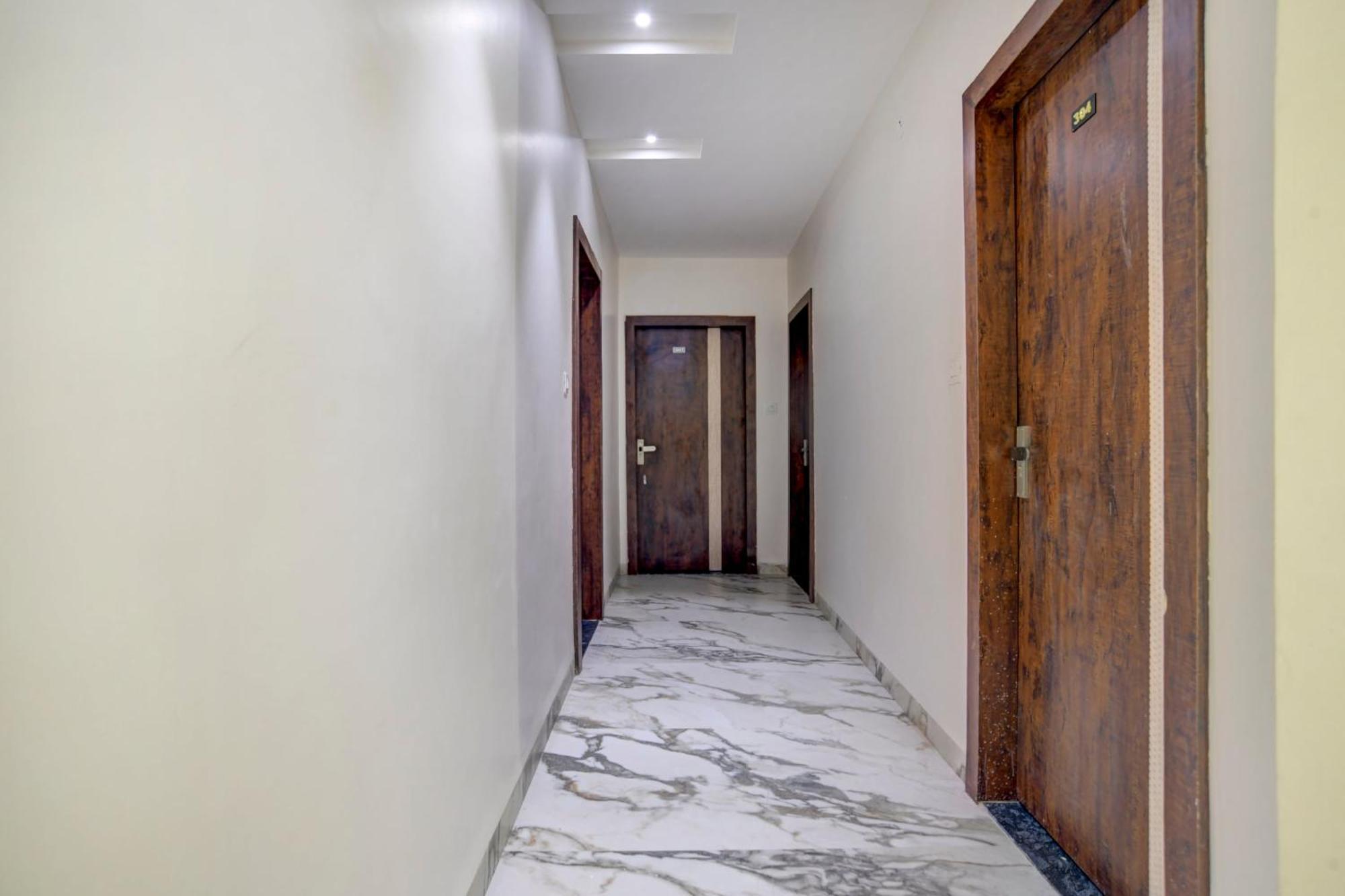 Capital O Abri Krishna Hotel Indore Exterior photo