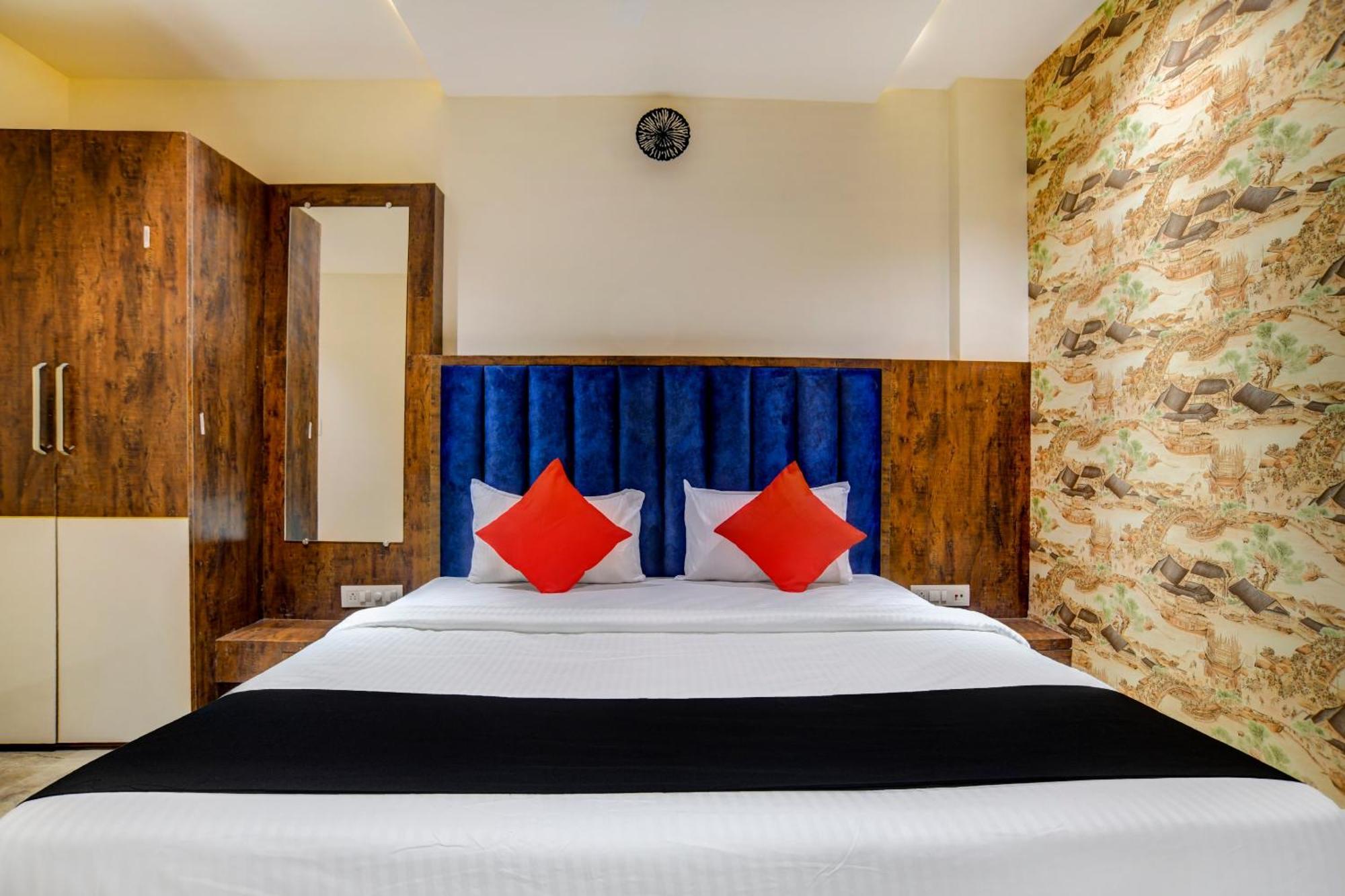 Capital O Abri Krishna Hotel Indore Exterior photo